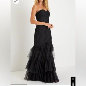 Lulu’s Black strapless trumpet dress